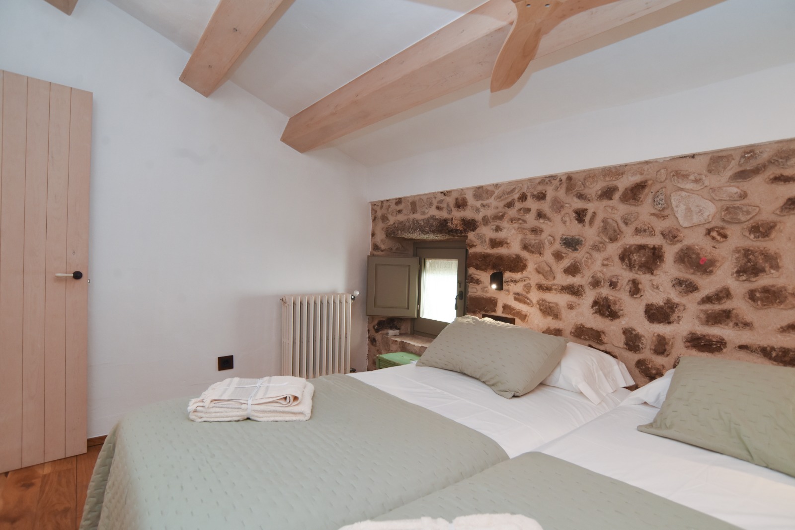 Habitación doble con luz